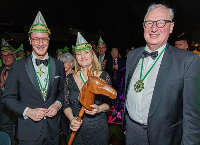 N?rrisches Steckenpferd 2025 f?r Tina Hassel-stock-foto