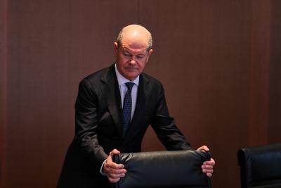 Berlin, Deutschland, 15.01.2025: Bundeskanzleramt: 125. Kabinettssitzung: Bundeskanzler Olaf Scholz (SPD) h?lt einen Ses-stock-foto