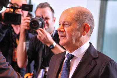 Berlin, Deutschland, 15.01.2025: Bundeskanzleramt: 125. Kabinettssitzung: Bundeskanzler Olaf Scholz (SPD) kommt zur Kabi-stock-foto