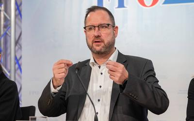 20250115 FPOe PK mit Generalsekretaer und Mediensprecher C. Hafenecker - Praesentation des FPOe-Medienhauses-stock-foto