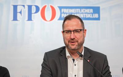 20250115 FPOe PK mit Generalsekretaer und Mediensprecher C. Hafenecker - Praesentation des FPOe-Medienhauses-stock-foto