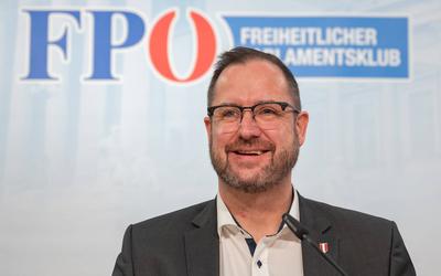 20250115 FPOe PK mit Generalsekretaer und Mediensprecher C. Hafenecker - Praesentation des FPOe-Medienhauses-stock-foto