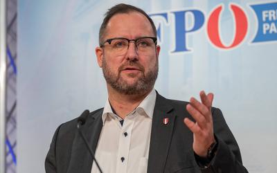 20250115 FPOe PK mit Generalsekretaer und Mediensprecher C. Hafenecker - Praesentation des FPOe-Medienhauses-stock-foto