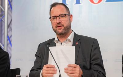 20250115 FPOe PK mit Generalsekretaer und Mediensprecher C. Hafenecker - Praesentation des FPOe-Medienhauses-stock-foto