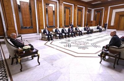 Iraqi President Abdul Latif Jamal Rashid, receives the Chairman and members of the Board of Commissioners of the Independent High Electoral Commission-stock-foto