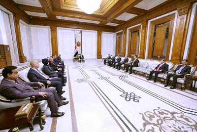 Iraqi President Abdul Latif Jamal Rashid, receives the Chairman and members of the Board of Commissioners of the Independent High Electoral Commission-stock-foto
