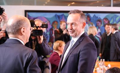 Bundeskabinett mit Scholz-stock-foto