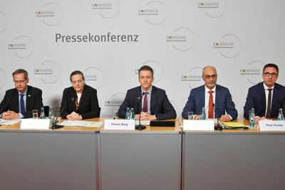 Berlin, Deutschland, 15.01.2025: Haus der Bundespressekonferenz: Statistisches Bundesamt verk?ndet Bruttoinlandsprodukt-stock-foto