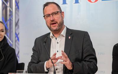 20250115 FPOe PK mit Generalsekretaer und Mediensprecher C. Hafenecker - Praesentation des FPOe-Medienhauses-stock-foto