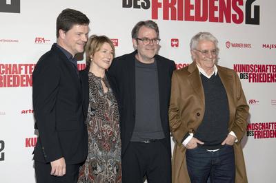 Benjamin Herrmann, Corinna Harfouch, Robert Thalheim, Henry H?bchen-stock-foto