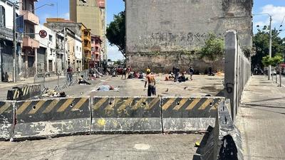 Crackland wall in sao paulo-stock-foto