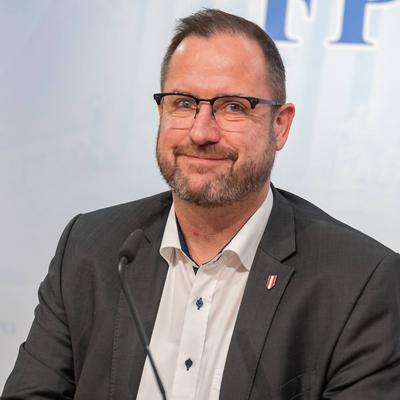 20250115 FPOe PK mit Generalsekretaer und Mediensprecher C. Hafenecker - Praesentation des FPOe-Medienhauses-stock-foto