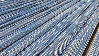 China Largest Solar Thermal Energy Storage Power Station Construction in Hami-stock-foto
