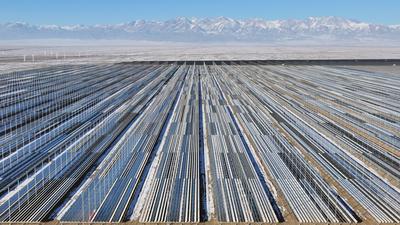 China Largest Solar Thermal Energy Storage Power Station Construction in Hami-stock-foto