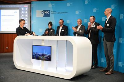 Berlin - Pressetermin der DIHK zum Thema "Zukunft Besch?ftigtenwohnen?!"-stock-foto