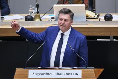 Berlin, Deutschland, 16.01.2025: Berliner Abgeordnetenhaus: 59. Sitzung: Andreas Geisel, SPD *** Berlin, Germany, 16 01-stock-foto