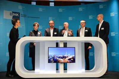 Berlin - Pressetermin der DIHK zum Thema "Zukunft Besch?ftigtenwohnen?!"-stock-foto