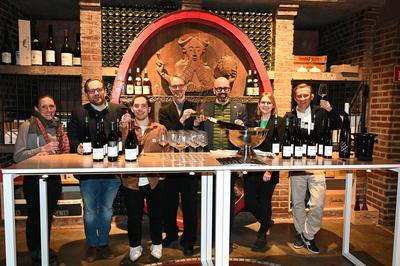 K?lner Weinkeller -  Weinh?ndler des Jahres-stock-foto