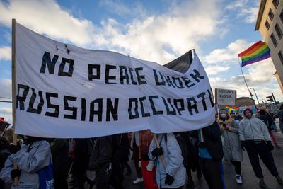 Anti-Putin-Demo in Berlin: Demo f?r Frieden und Freiheit in Rus, Tausende Menschen gingen am am Sonntagnachmittag in Ber-stock-photo