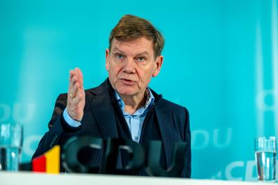 16.01.2025, Kiel, Deutschland, Wahlkampf in S-H, CDU stellt Bundespolitisches Fenster vor, Pressetermin mit Daniel G?nth-stock-photo