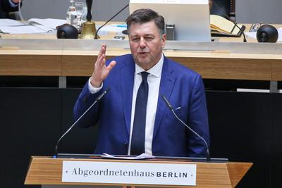 Berlin, Deutschland, 16.01.2025: Berliner Abgeordnetenhaus: 59. Sitzung: Andreas Geisel, SPD *** Berlin, Germany, 16 01-stock-foto