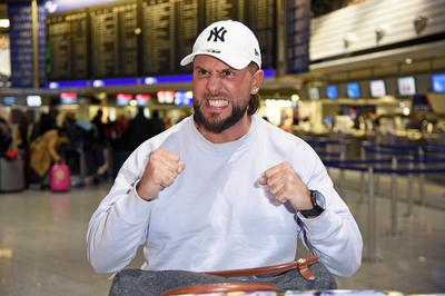 Maurice Dziwak - Abflug der Kandidaten der RTL-TV-Show ICH BIN EIN STAR HOLT MICH HIER RAUS (Dschungelcamp) nach Austral-stock-photo