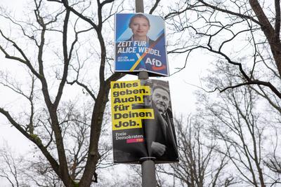 Wahlplakate in Berlin 2025-stock-photo