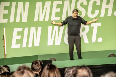 Robert Habeck, Kanzlerkandidat der GR?NEN, Wahlkundgebung in der Motorworld, M?nchen, 18. Januar 2025-stock-foto