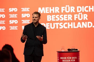 18.01.2025, L?beck, Deutschland, SPD Bundestagswahlkampf B?rgerbefragung mit Kanzler Olaf Scholz in Schleswig-Holstein-stock-photo