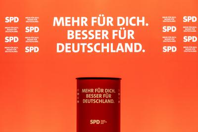 18.01.2025, L?beck, Deutschland, SPD Bundestagswahlkampf B?rgerbefragung mit Kanzler Olaf Scholz in Schleswig-Holstein-stock-photo