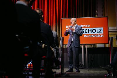 Olaf Scholz (SPD), Bundeskanzler aufgenommen im Rahmen eines B???ºrgerdialogs der SPD in Halle (Saale), 17.01.2025. Hal-stock-photo