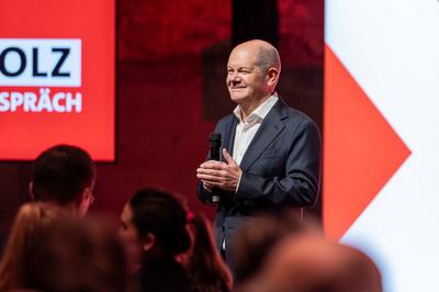 18.01.2025, L?beck, Deutschland, SPD Bundestagswahlkampf B?rgerbefragung mit Kanzler Olaf Scholz in Schleswig-Holstein *-stock-foto