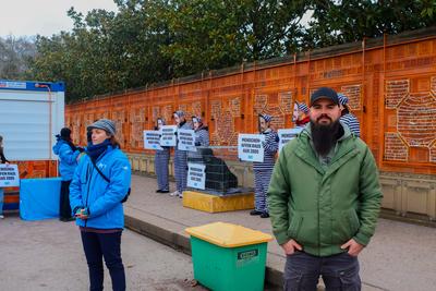 Aktivisten demonstrieren vor der Stuttgarter Wilhelma-stock-foto