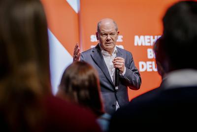 Olaf Scholz (SPD), Bundeskanzler aufgenommen im Rahmen eines B???ºrgerdialogs der SPD in Halle (Saale), 17.01.2025. Hal-stock-photo