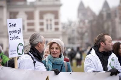 Amsterdam The Netherlands 18th January 2025 On the Museumplein whilst visitors queue for hours to see the tulips display-stock-foto