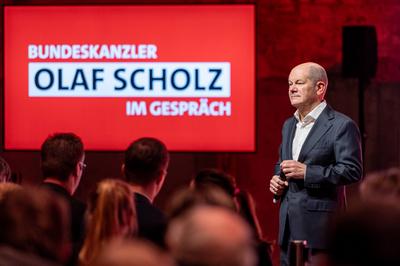 18.01.2025, L?beck, Deutschland, SPD Bundestagswahlkampf B?rgerbefragung mit Kanzler Olaf Scholz in Schleswig-Holstein *-stock-foto