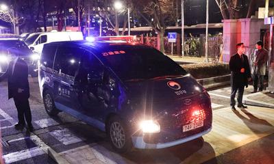 South Korean impeached president Yoon leaves court after his arrest warrant hearing in Seoul-stock-foto