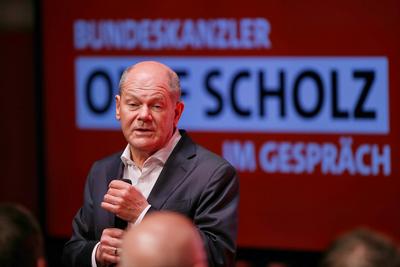Halle (Saale), Sachsen-Anhalt, Deutschland, 17.01.2025: Steintor-Variet?: Wahlkampfveranstaltung der SPD mit Kanzlerkand-stock-foto
