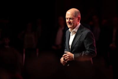 18.01.2025, L?beck, Deutschland, SPD Bundestagswahlkampf B?rgerbefragung mit Kanzler Olaf Scholz in Schleswig-Holstein *-stock-foto