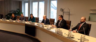 Palestinian Prime Minister Mohammad Mustafa meets Outgoing Prime Minister Alexander De Croo in Brussels-stock-foto