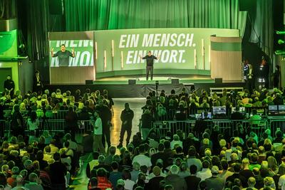 Robert Habeck, Kanzlerkandidat der GR?NEN, Wahlkundgebung in der Motorworld, M?nchen, 18. Januar 2025-stock-foto