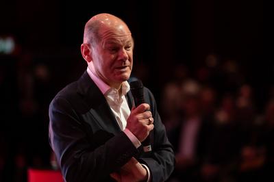 18.01.2025, L?beck, Deutschland, SPD Bundestagswahlkampf B?rgerbefragung mit Kanzler Olaf Scholz in Schleswig-Holstein *-stock-foto