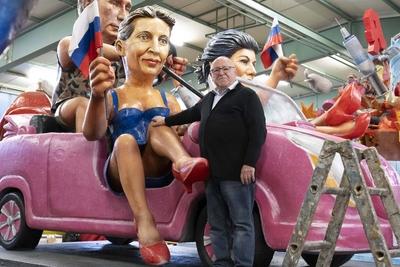 Die Motivwagen fuer den Rosenmontagszug in Mainz werden am 6. Februar 2024 in der MCV - Wagenhalle vorgestellt. Im Foto-stock-foto