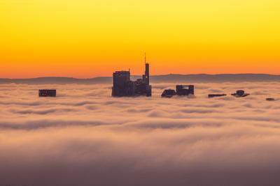 Frankfurt im Nebel-stock-foto