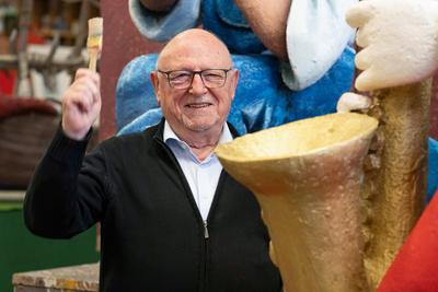 MCV-Wagenbauer Dieter Wenger am Dienstag (06.02.2024) bei der Praesentation der Motivwagen zum Rosenmontagszug in Mainz.-stock-foto