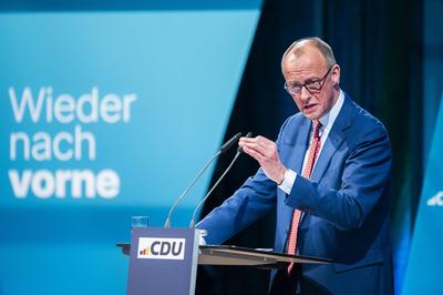 Friedrich Merz und Markus S?der in Brilon-stock-foto