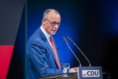 Friedrich Merz und Markus S?der in Brilon-stock-foto