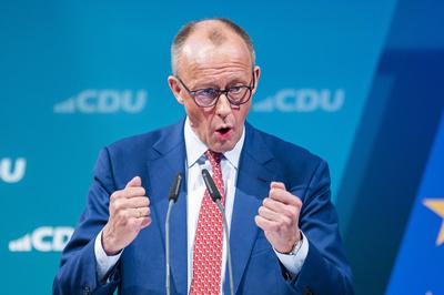 Friedrich Merz und Markus S?der in Brilon-stock-foto