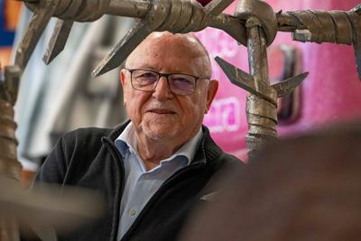 MCV-Wagenbauer Dieter Wenger am Dienstag (06.02.2024) bei der Praesentation der Motivwagen zum Rosenmontagszug in Mainz.-stock-foto