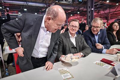 Sonderparteitag Die Linke: Gregor Gysi + Bodo Ramelow + Dietmar Bartsch-stock-foto